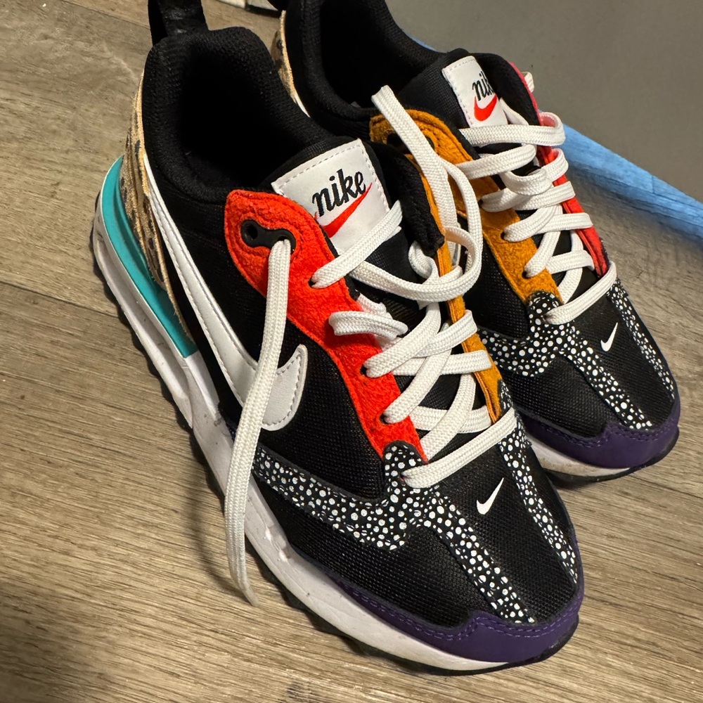 Nike women’s Black and Orange Sneakers